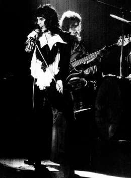 Concert photo: Queen live at the Town Hall, Leeds, UK [12.11.1973]